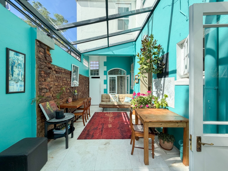 6 Bedroom Property for Sale in Green Point Western Cape